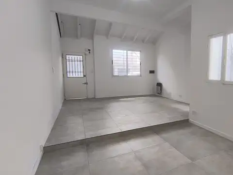 Depto Tipo Casa en Alquiler de 3 ambientes