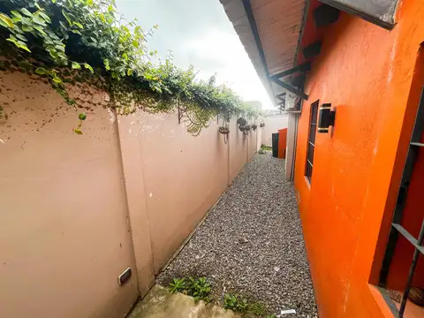 Casa 5 ambientes con 2 baños