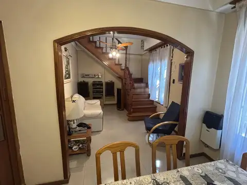 Depto Tipo Casa 4 ambientes con 2 baños
