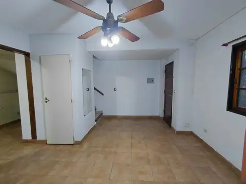 Duplex 4 ambientes en venta en Banfield, Parrilla