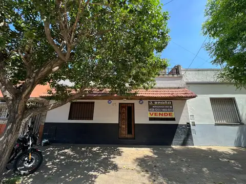 HERMOSA CASA DE 4 AMBIENTES EN VENTA SOBRE ECHEANDIA AL 6700