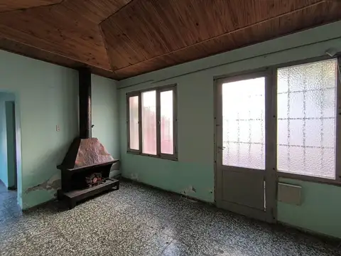 Casa 5 ambientes con 1 baño