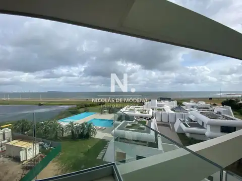 Invierta con financiación frente al mar, departamento de 2 dormitorios con vista a la laguna y la bahía.