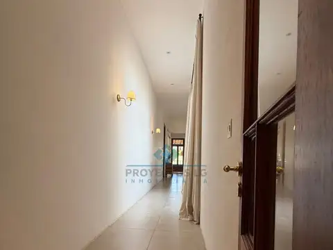 Casa en Venta con 3 cocheras