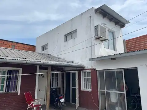 Permuto por casa tipo. 2 casas, local, cochera y patio.