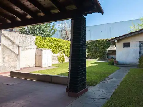 Casa en Venta con 3 cocheras