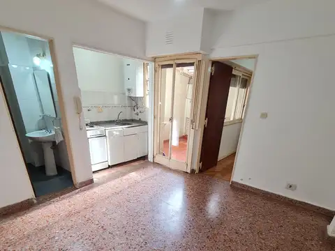 2 AMB C/PATIO HIPOLITO YRIGOYEN 2731 1ª (BALVANERA)