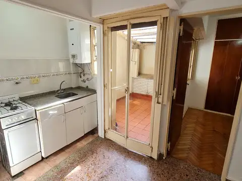 Avenida Hipólito Yrigoyen 2700, Piso 1