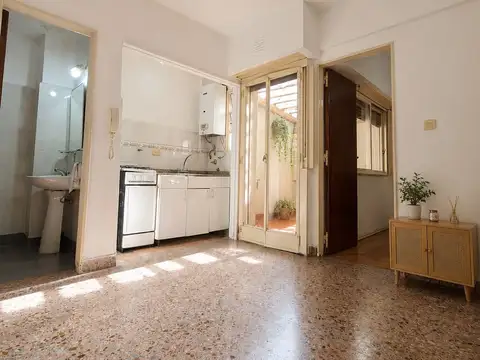 2 AMB C/PATIO HIPOLITO YRIGOYEN 2731 1ª (BALVANERA)