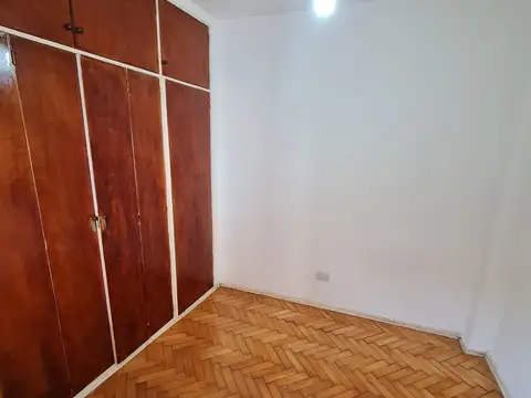 Avenida Hipólito Yrigoyen 2700, Piso 1