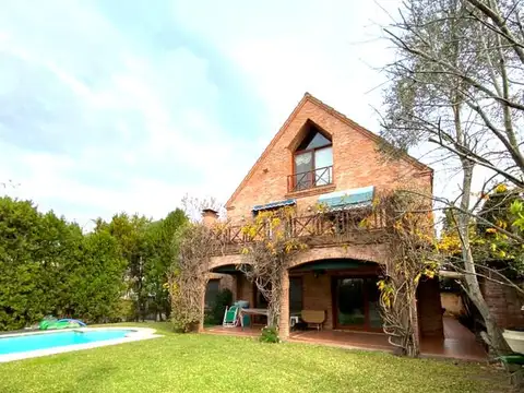 Hermosa Casa en Barrio "Los Sauces"
