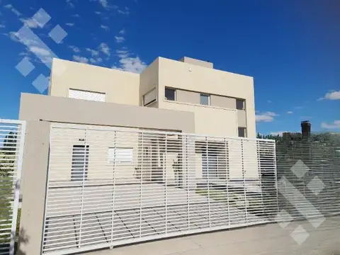 VENTA CASA 3 DORMITORIOS - B° MANZANAR GINES, CIPOLLETTI