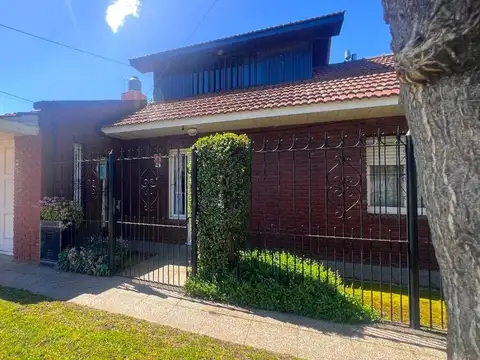 VENTA Casa 4 Ambientes Parque y cochera en Cerrito
