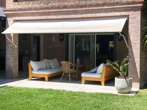 Casa 4 ambientes con 3 baños