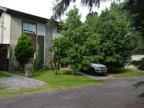 Casa en  Venta Ranelagh Golf 3 dormitorios pileta galería jardin parrilla apto credito bancario