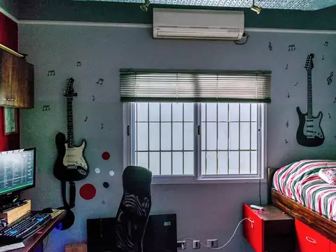 VENTA Casa con jardín, pileta y garage en Quilmes