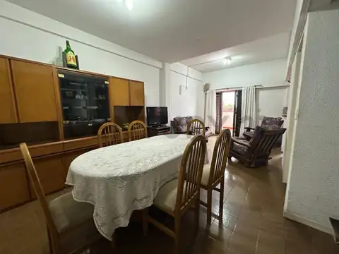 495 300, Piso 0