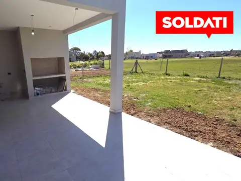 Casa 4 ambientes con 2 baños