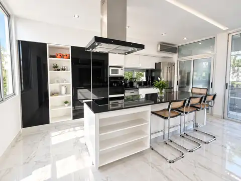 Casa 6 ambientes con 3 baños