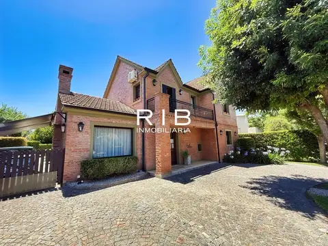 Impecable Propiedad de excelente calidad constructiva