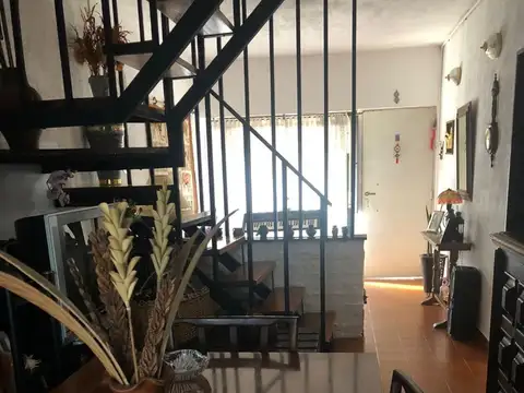 Dúplex De 3 Amb en Venta en Ramos Mejía Con Patio Y Cochera. Apto Crédito