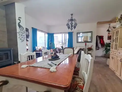 Casa 5 ambientes con 2 baños