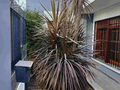 VENTA de CASA con parque en Brandsen.