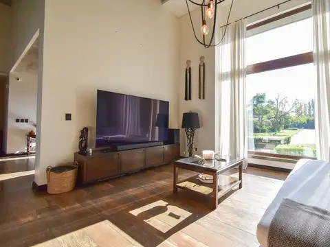 Casa en Venta en Bella Vista, USD 1.630.000