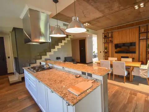 Casa 7 ambientes con 6 baños