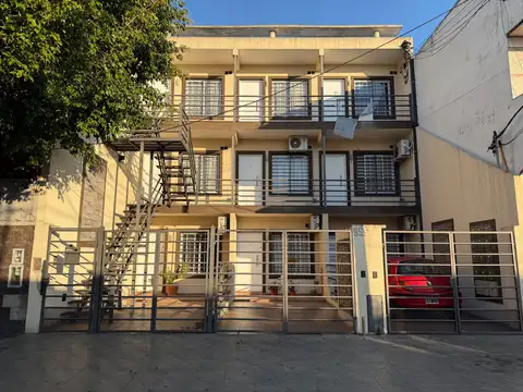 DEPARTAMENTO 2 AMB CON BALCON -  1° PISO AL FRENTE - APTO CREDITO BANCARIO