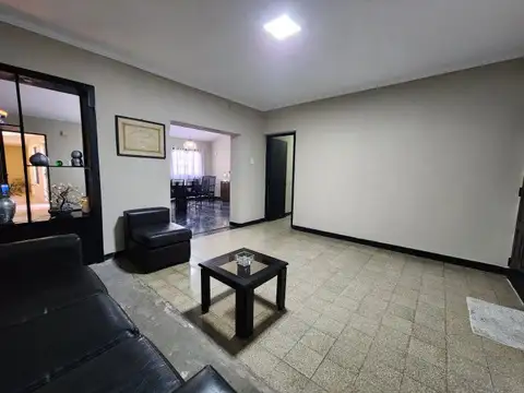 Casa 5 ambientes con 1 baño