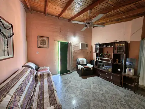 Casa 5 ambientes con 1 baño