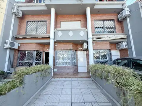 Depto Tipo Casa 4 ambientes con 3 baños