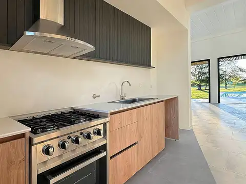 Casa en Alquiler de 332m² Totales en Everlinks golf & Country de Lujan con Vista al Golf