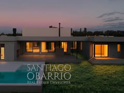 Casa en Alquiler de 332m² Totales en Everlinks golf & Country de Lujan con Vista al Golf 100