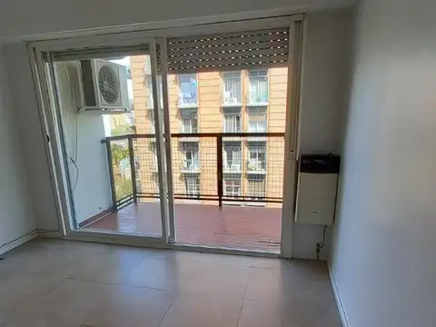 Departamento de 5 ambientes - c/balcón c/frente y cochera