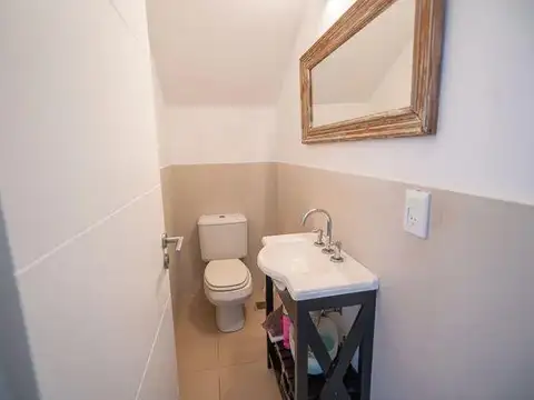 Casa 5 ambientes con 2 baños