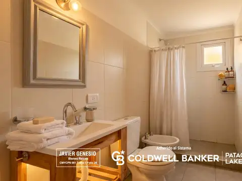 VENTA OPORTUNIDAD Casa 74m2 sobre lote de 250escucha ofertas 2 habitaciones Norte Villa la Angostura