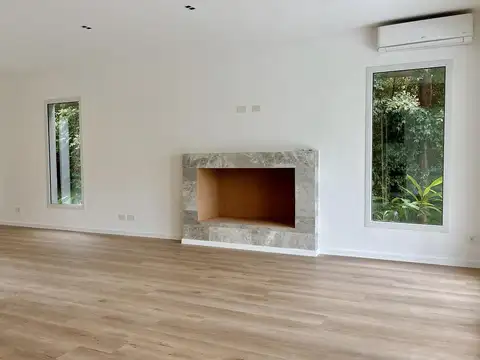 Casa en Venta con 3 cocheras