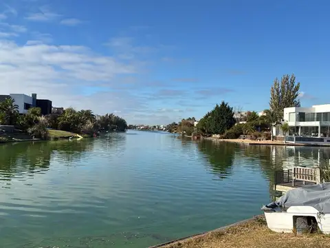 LOTE PREMIUM A LA LAGUNA EN ESQUINA-NUEVO QUILMES