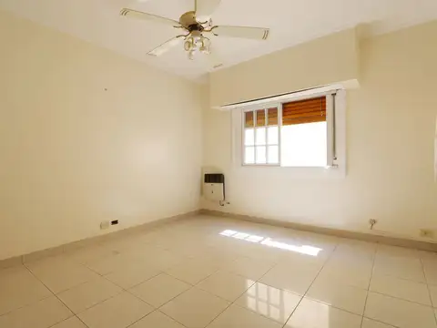 Depto Tipo Casa en Venta en Villa del Parque, USD 190.000