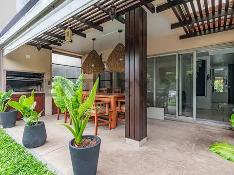 VENTA CASA 4 AMBIENTES -  NORDELTA LAGO ESCONDIDO