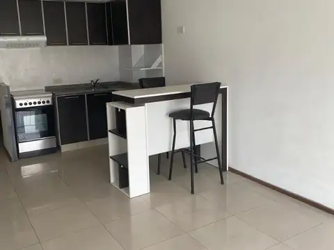 DEPARTAMENTO DE  2 AMBIENTES MUY LUMINOSOS, BALCON Y PILETA EN EL EDIFICIO