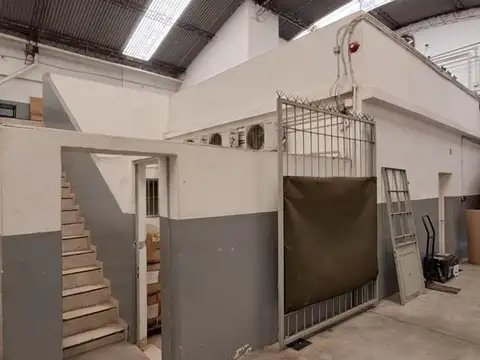 Excelente GALPON 850m2 Cub - ZONA INDUSTRIAL -