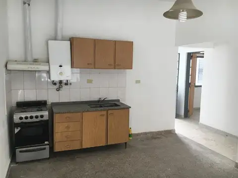 Casa 6 ambientes con 2 baños