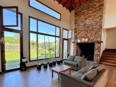 Casa en Alquiler en Pilara, USD 3.500