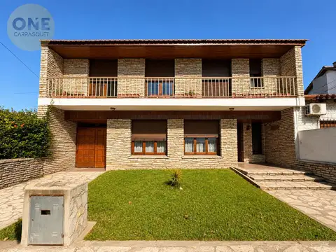 Casa 5 ambientes con 2 baños