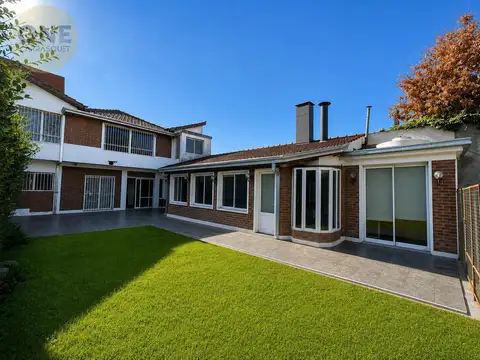 Casa en venta - Camino Centenario e/ 462 y 464