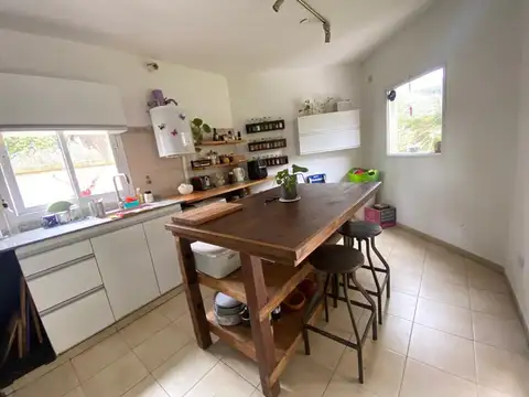Casa 5 ambientes con 2 baños