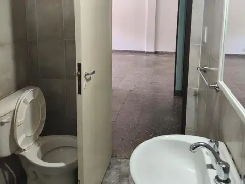 Depto Tipo Casa en Alquiler en Villa Luzuriaga, $ 500.000